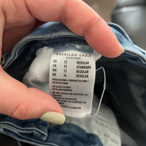 American Eagle ripped Curvy High Rise Jegging, light wash, size 12 - Picture 4 of 4